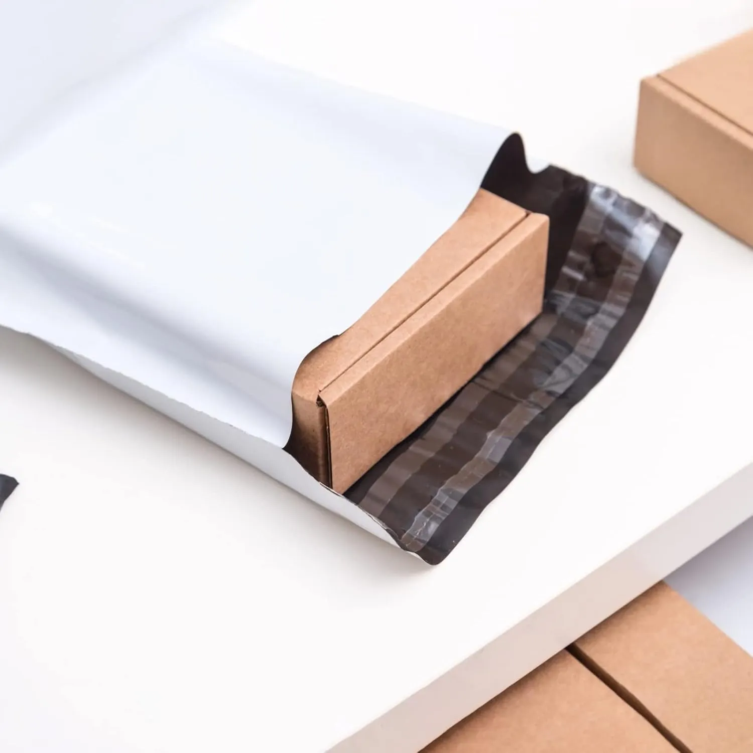 100pcs 14.5x19 Poly Mailers 2.5 Mil Envelopes Shipping Bags With Self Sealing Strip, White Poly Mailers