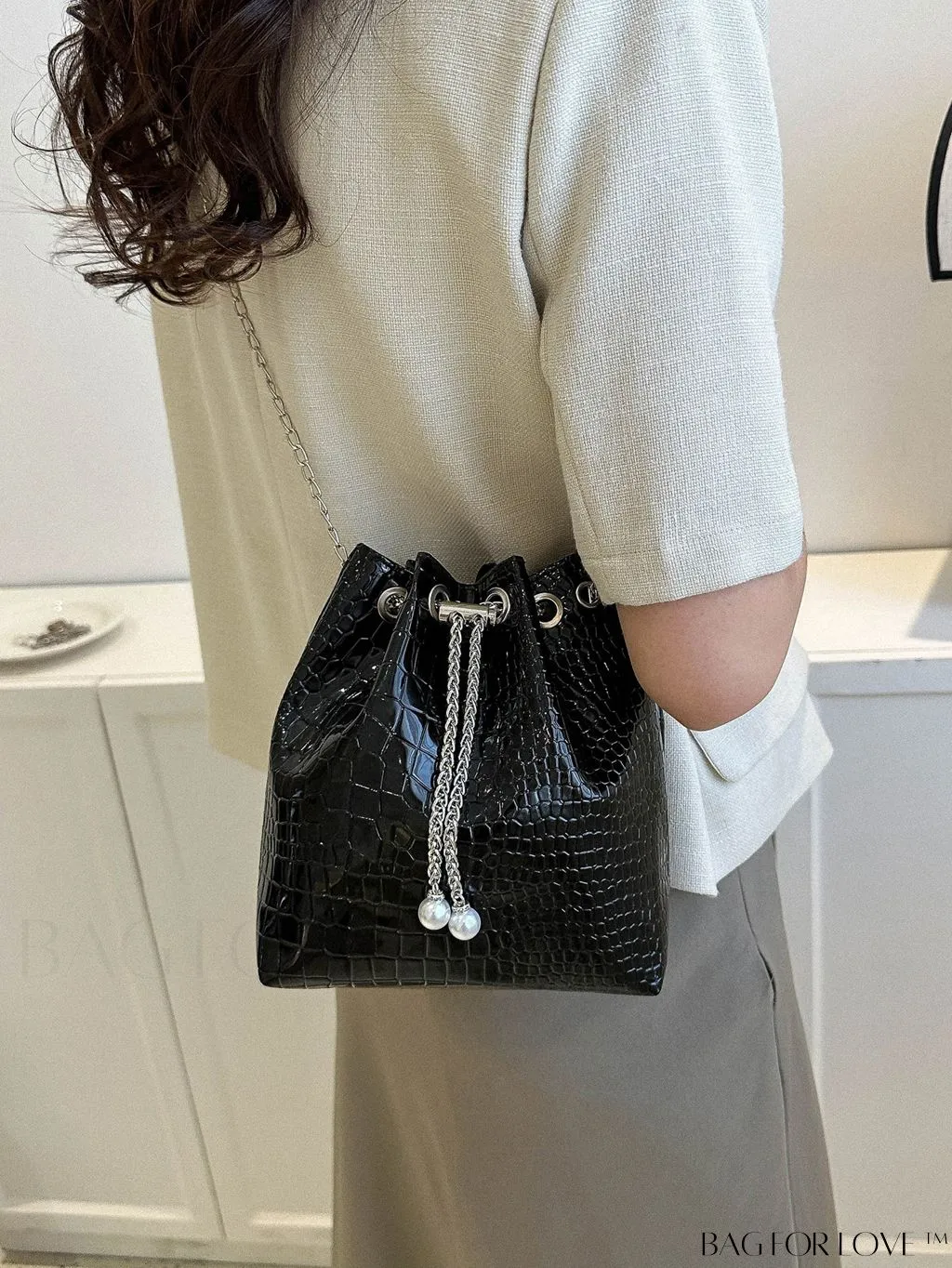 BagForLove - Stylish Waterproof Womens Shoulder Bag - Fashionable Crossbody Option