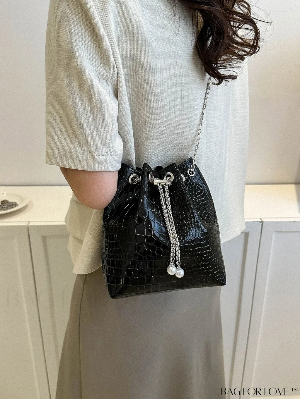 BagForLove - Stylish Waterproof Womens Shoulder Bag - Fashionable Crossbody Option