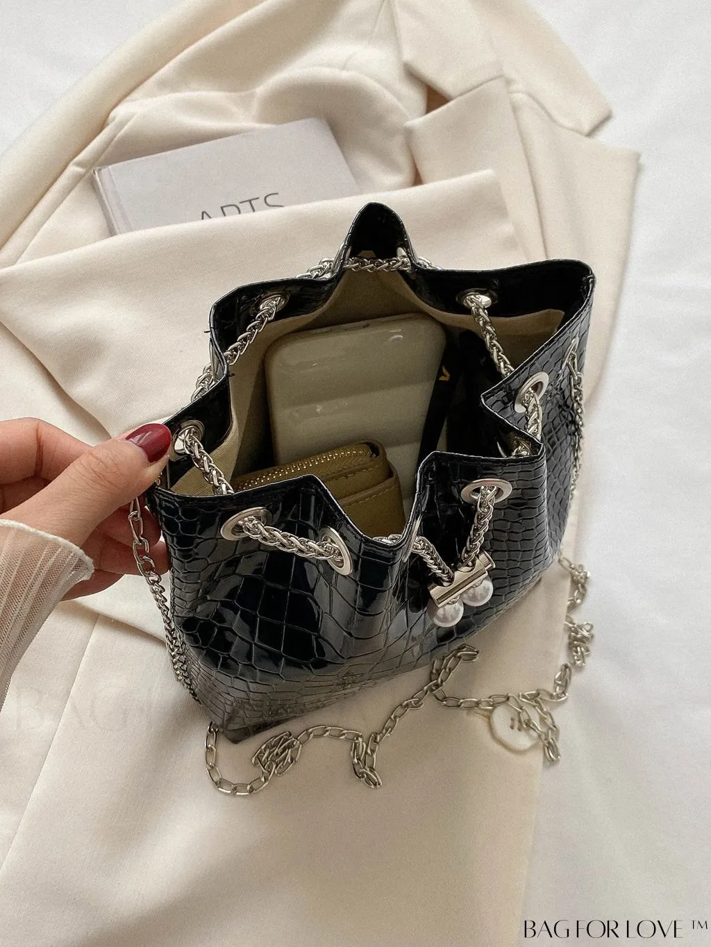 BagForLove - Stylish Waterproof Womens Shoulder Bag - Fashionable Crossbody Option