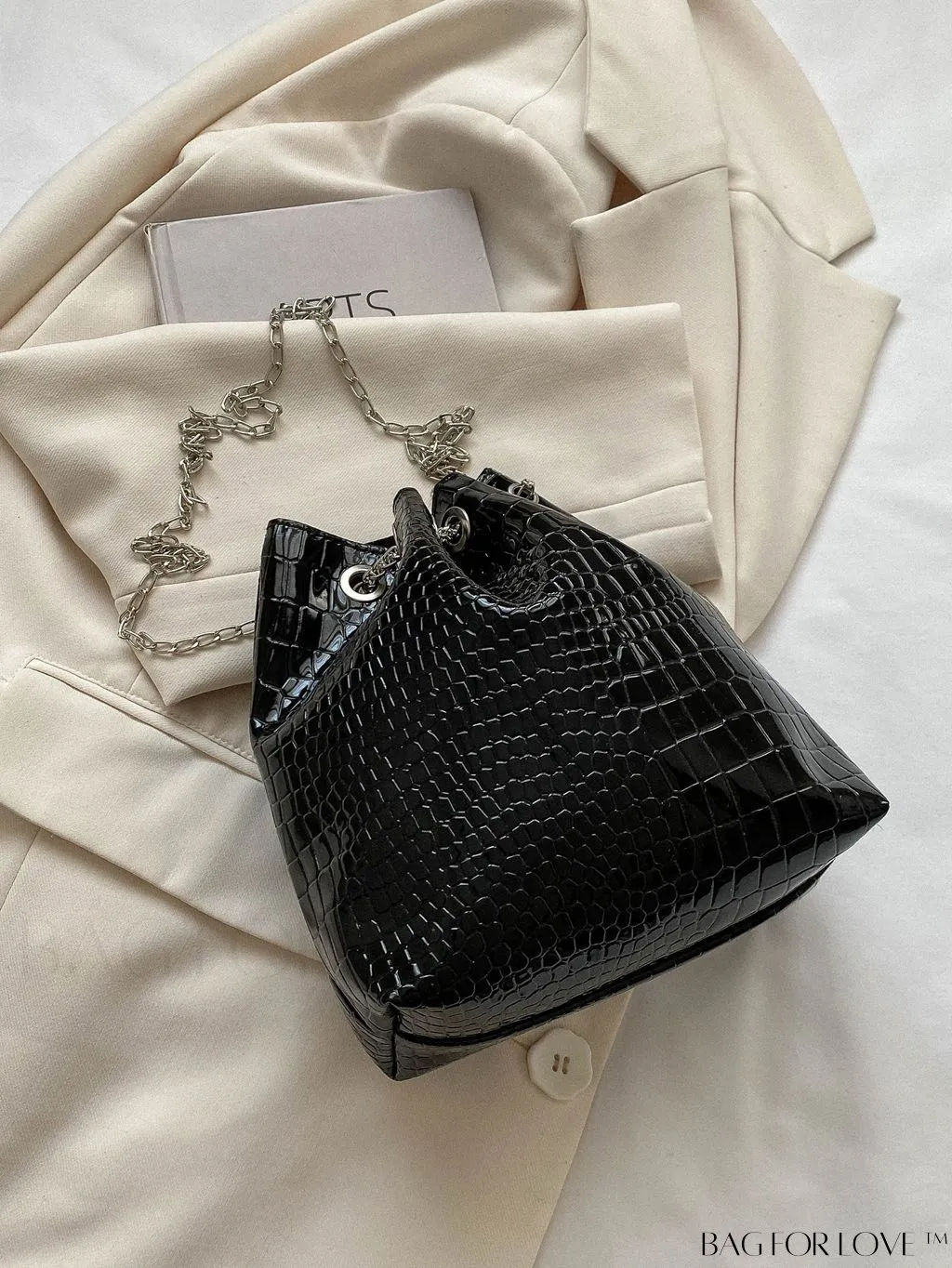 BagForLove - Stylish Waterproof Womens Shoulder Bag - Fashionable Crossbody Option