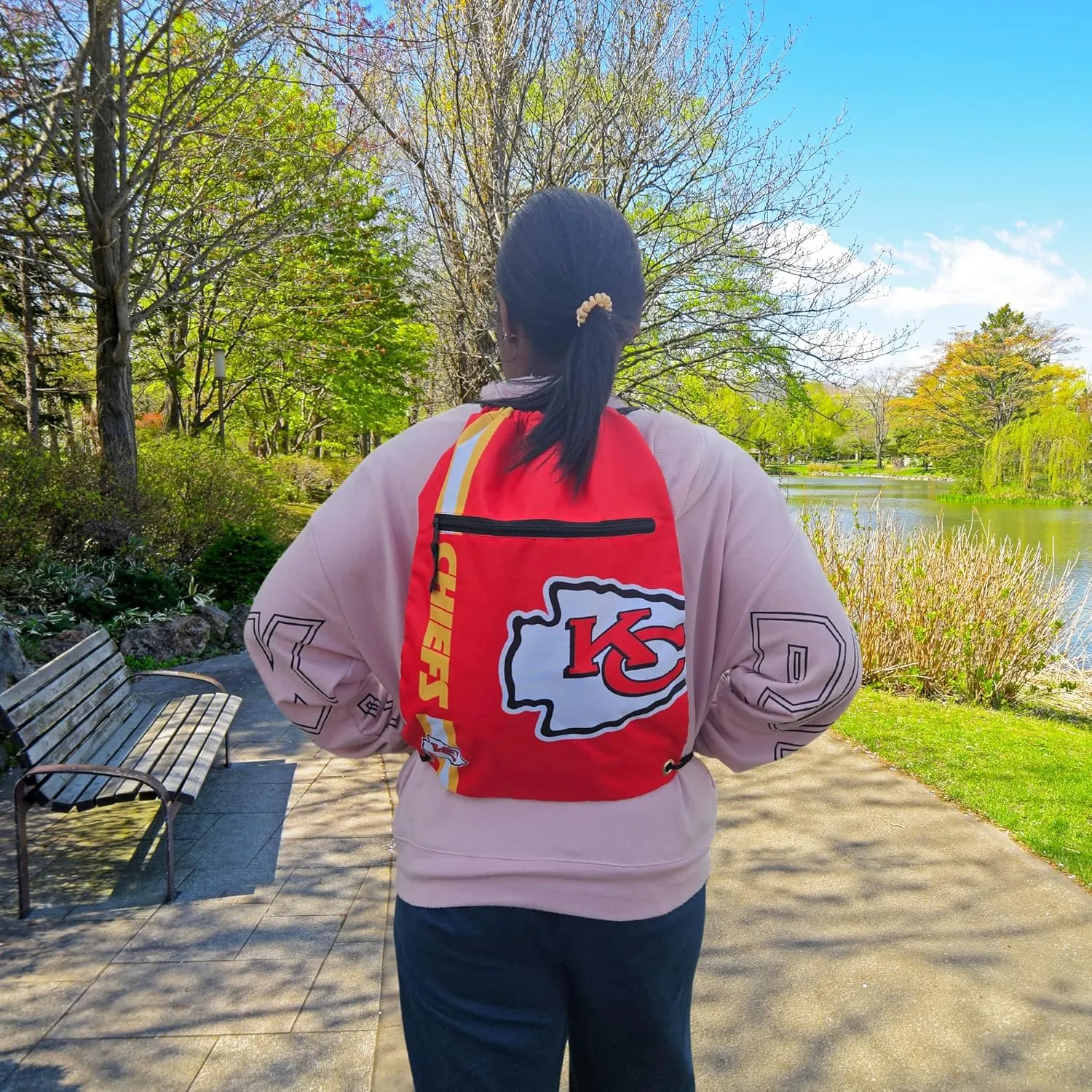 FOCO Kansas City Chiefs Big Logo Drawstring Backpack with Zippered Pocket – Limited Edition Chiefs Bag – NFL Gear for the AFC West – Show Your Team Spirit with Officially Licensed Chiefs Fan Gear