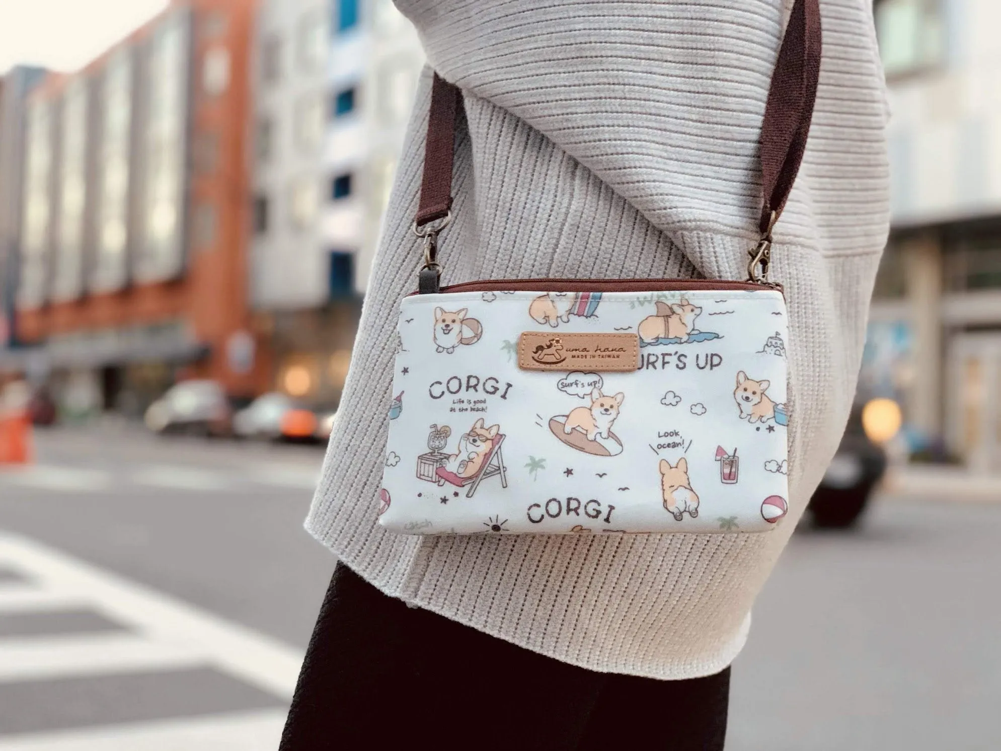 Lia Corgi Small Crossbody Bag (White - Beach)