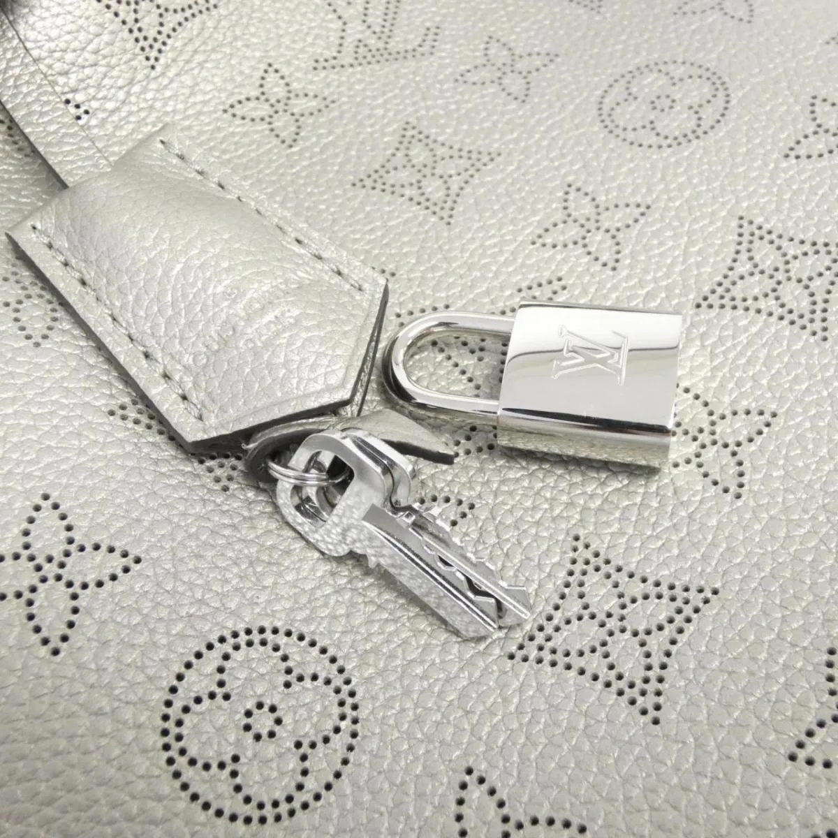 Louis Vuitton Machina M21095 Shoulderbag