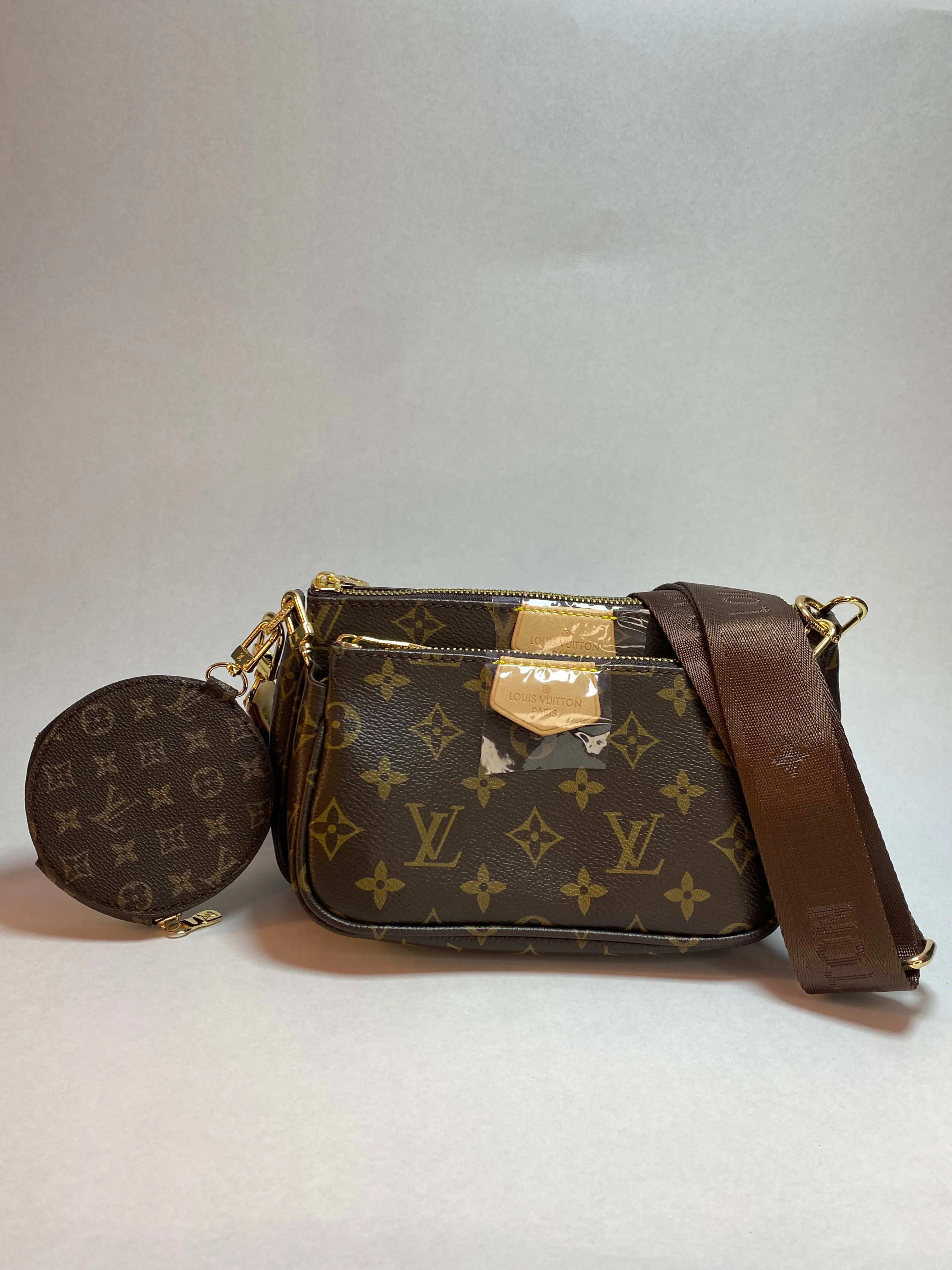 L.V multi pochette
