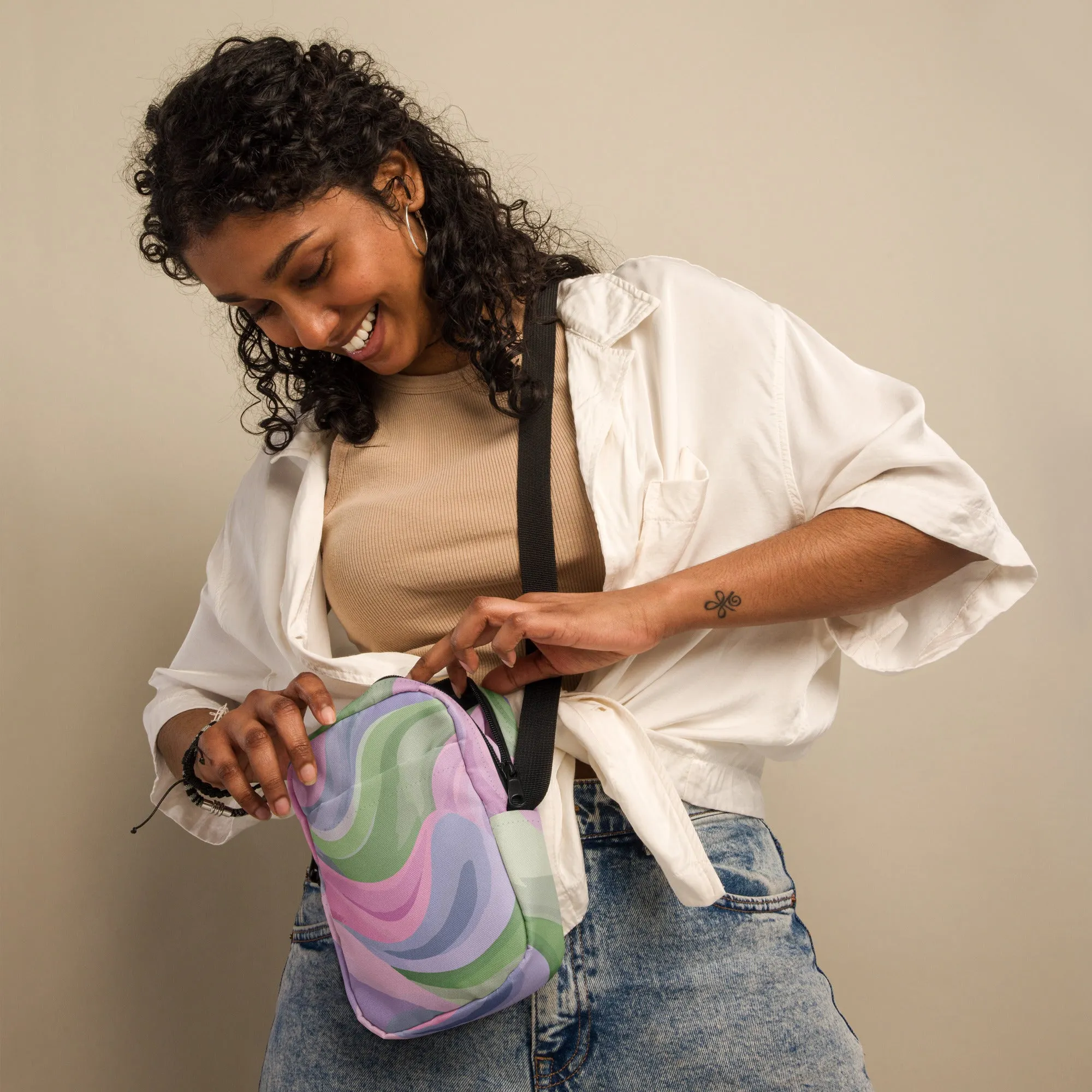 Tranquil Waves – Crossbody Gift for Adventurers